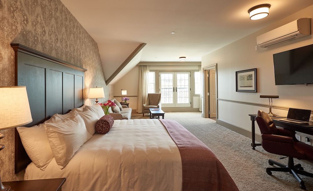 Premier Room, 1 King Bed, Hill View photo 1