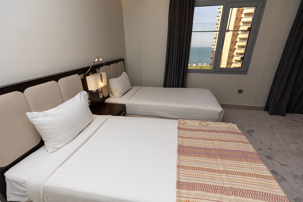 Double or Twin Room, 1 Bedroom, Partial Sea View photo 3