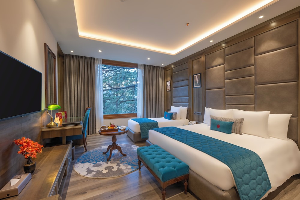 Premium Room, 1 King Bed - Photo 3