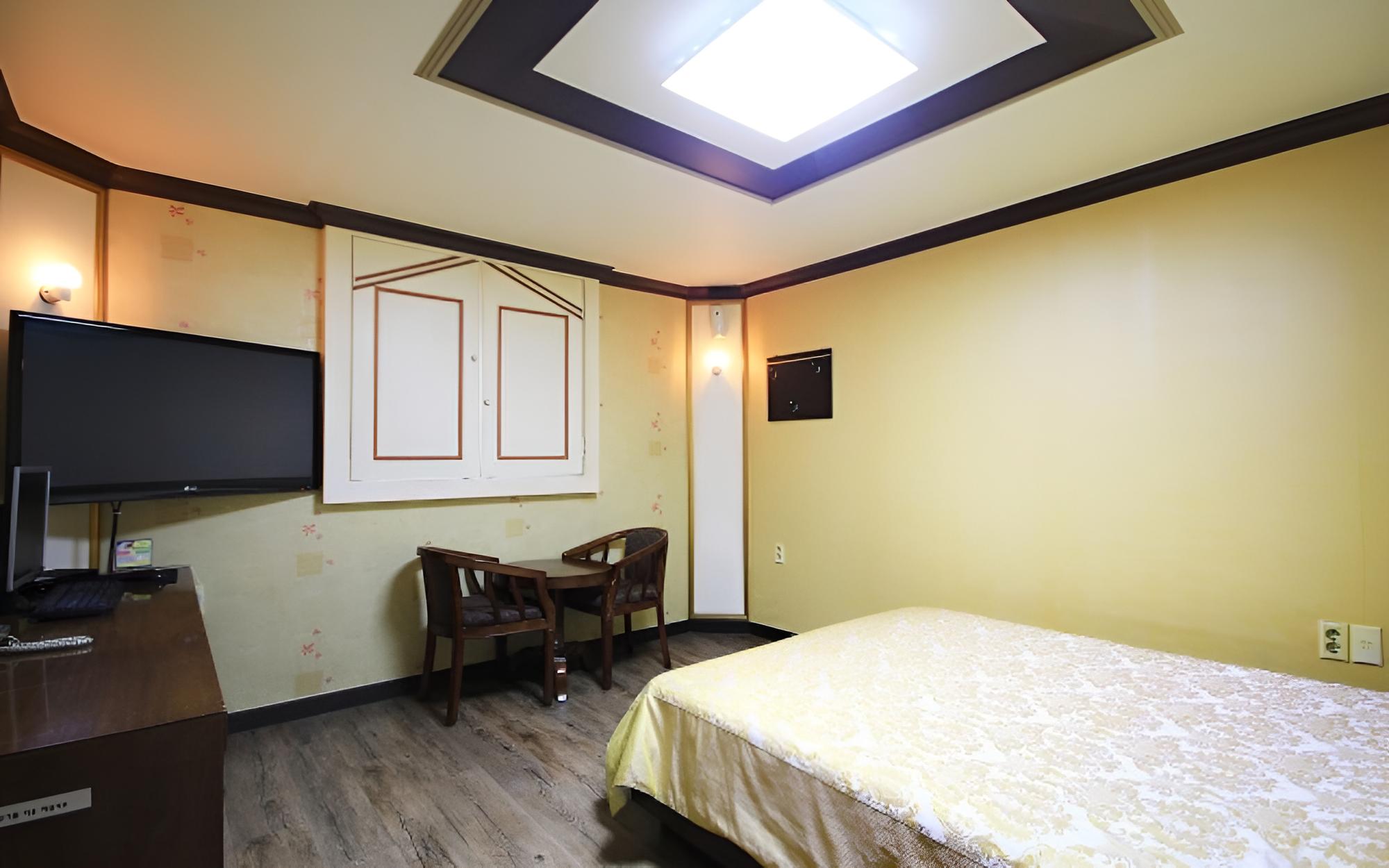 Room (Standard Room) - Photo 3