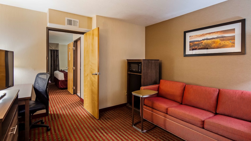 Suite, 1 King Bed, Non Smoking, Balcony (With Sofabed) photo 3