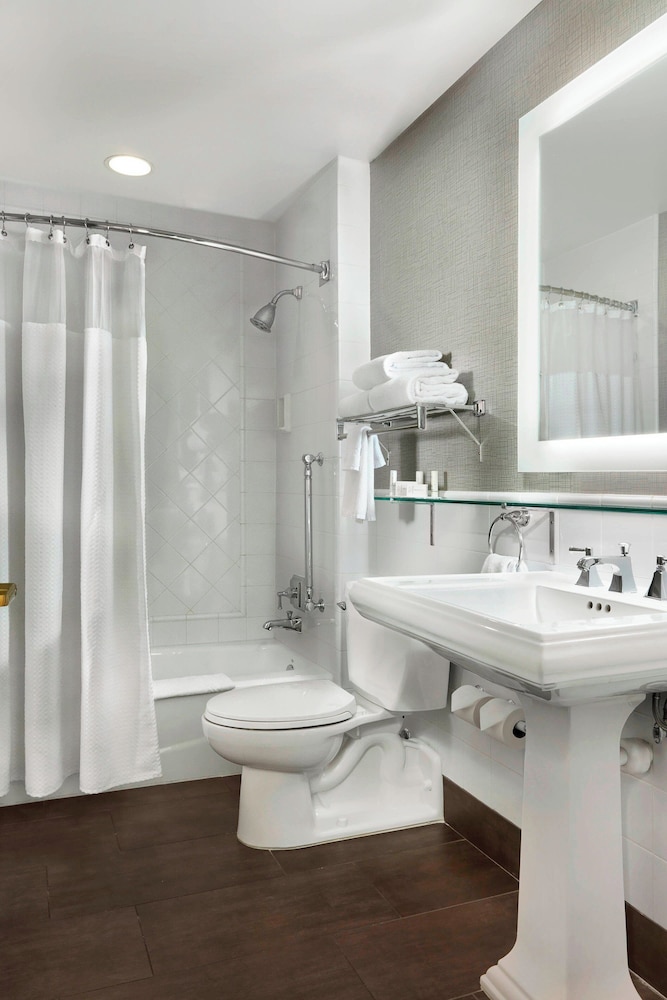 Room, 1 King Bed with Sofa bed (Mobility Accessible, Roll-In Shower) - Photo 4