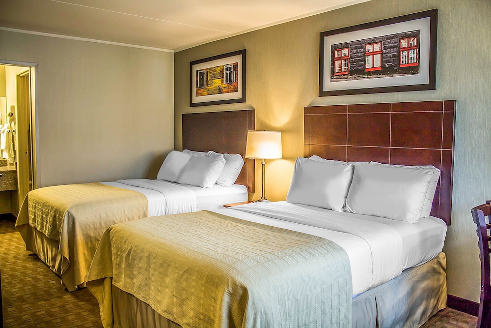 Standard Room, 2 Double Beds, Non Smoking - Photo 2