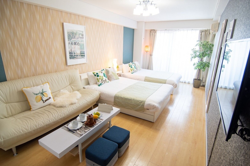 Room (705)