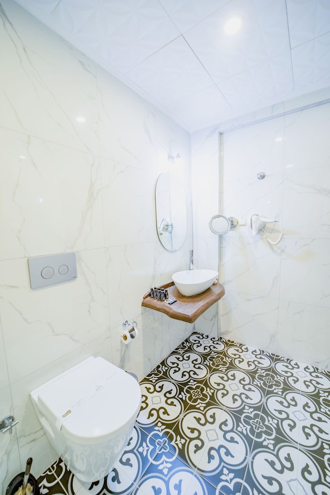 Standard Triple Room, 1 Bedroom, Courtyard View photo 2