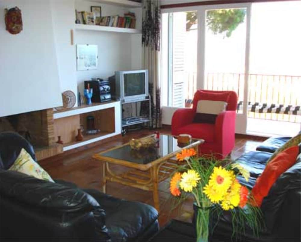 Family Apartment, 3 Bedrooms, Sea View photo 2