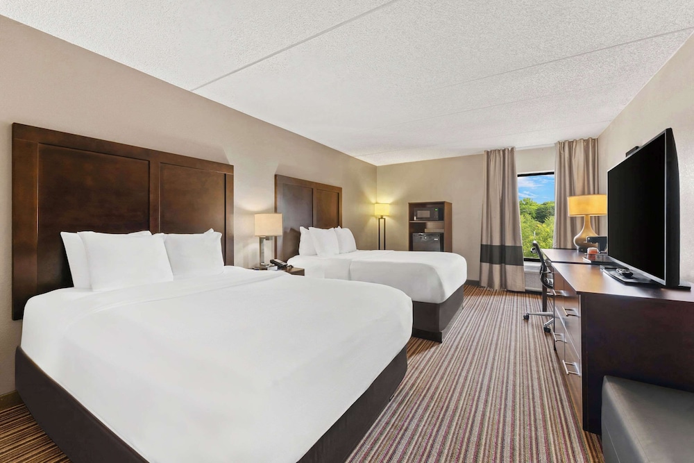 Room, 2 Queen Beds, Non Smoking - Photo 2