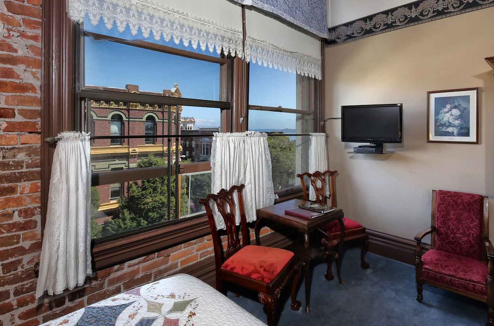 Room, 2 Queen Beds (2nd and 3rd Floors) photo 2