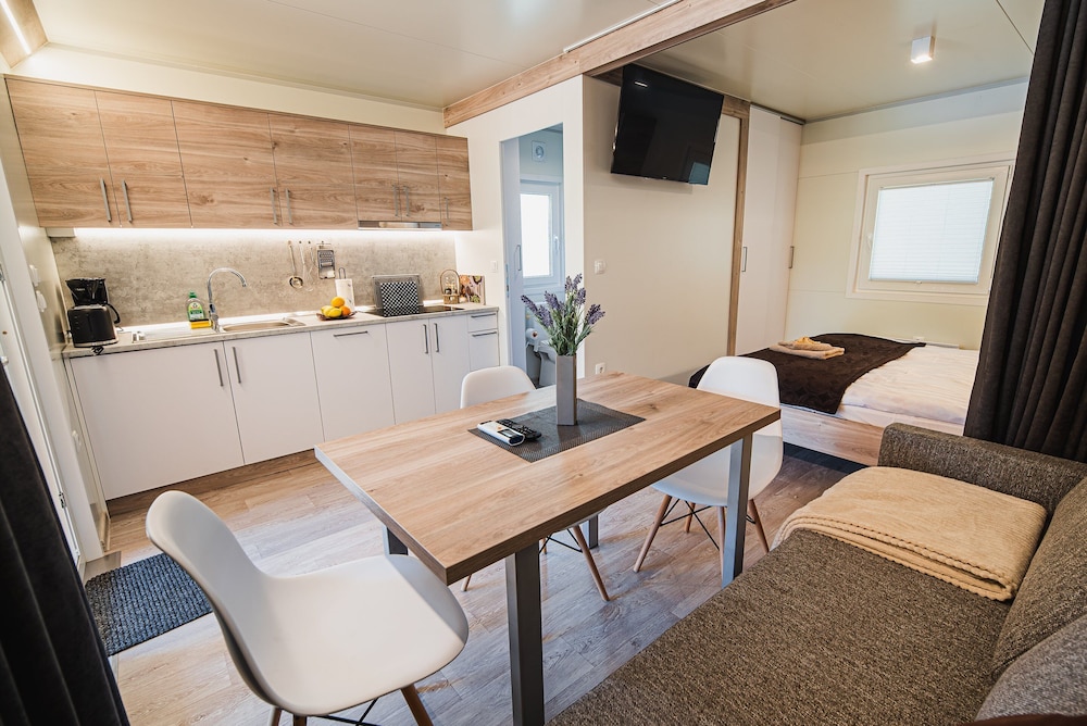 Mobile Home (Tree House) photo 3