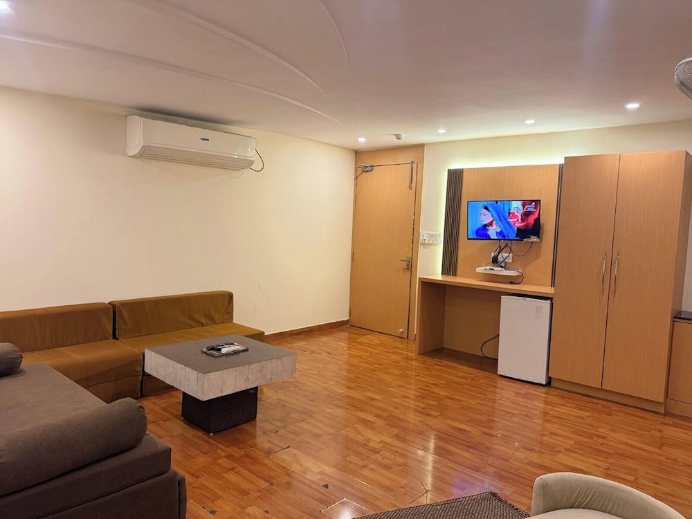 Family Room photo 2