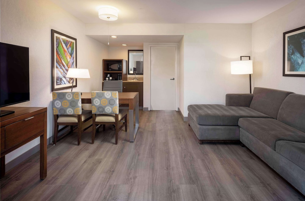 King Suite Non Smoking - Photo 5