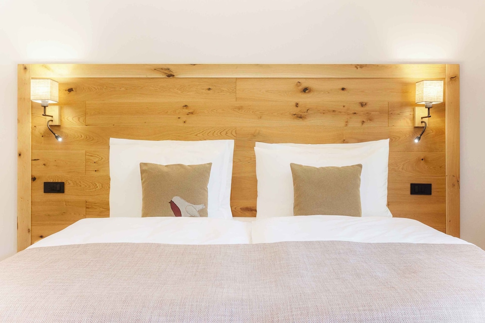 Deluxe Double or Twin Room, Balcony, Hill View photo 2