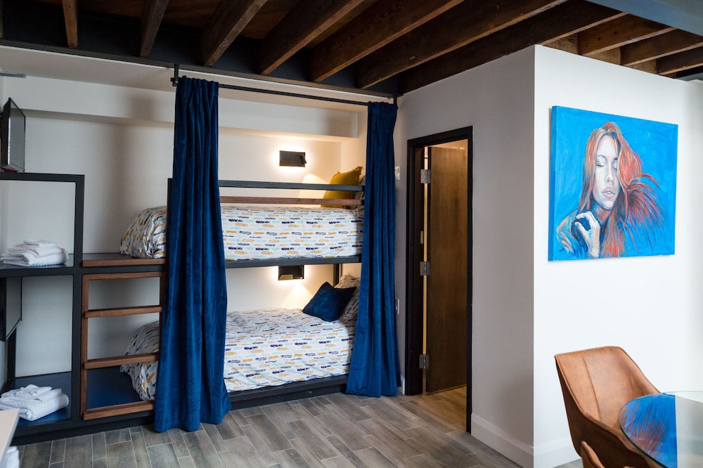 The Wall Suite