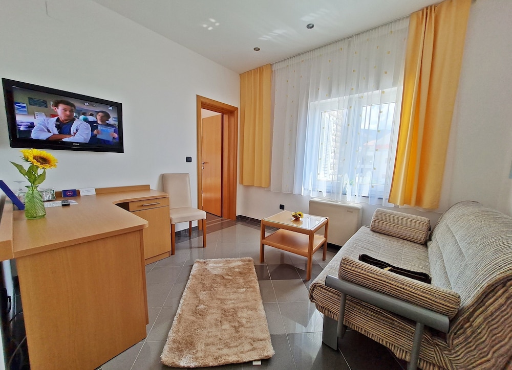 Suite, Balcony, Partial Sea View photo 2