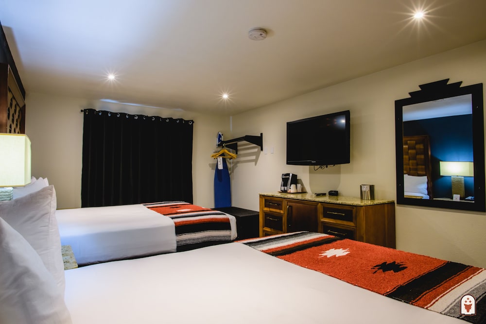 Standard Room, 2 Queen Beds (Double Queen Room) - Photo 6