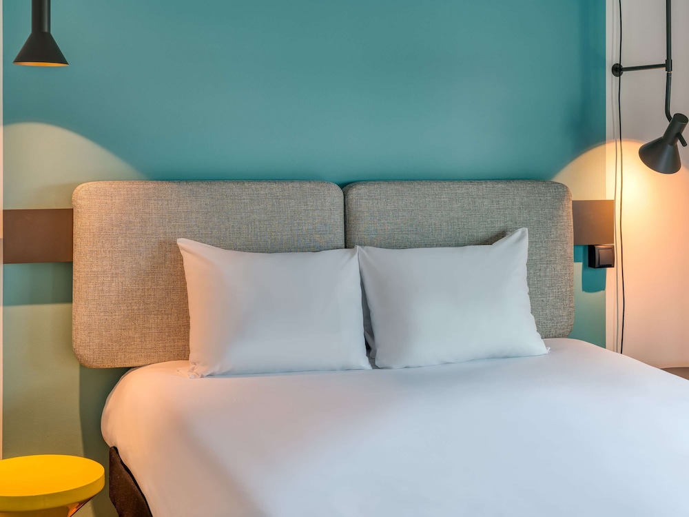 Standard Double Room, 1 Queen Bed thumbnail 6