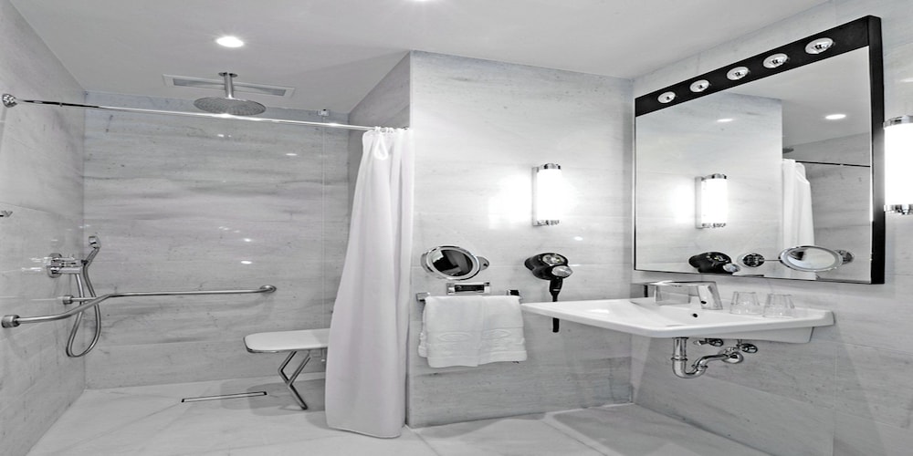 Standard Room, 1 King Bed, Accessible (Low Floor) - Photo 3