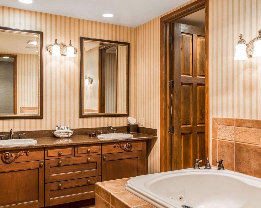 Suite, 4 Bedrooms, Non Smoking photo 2
