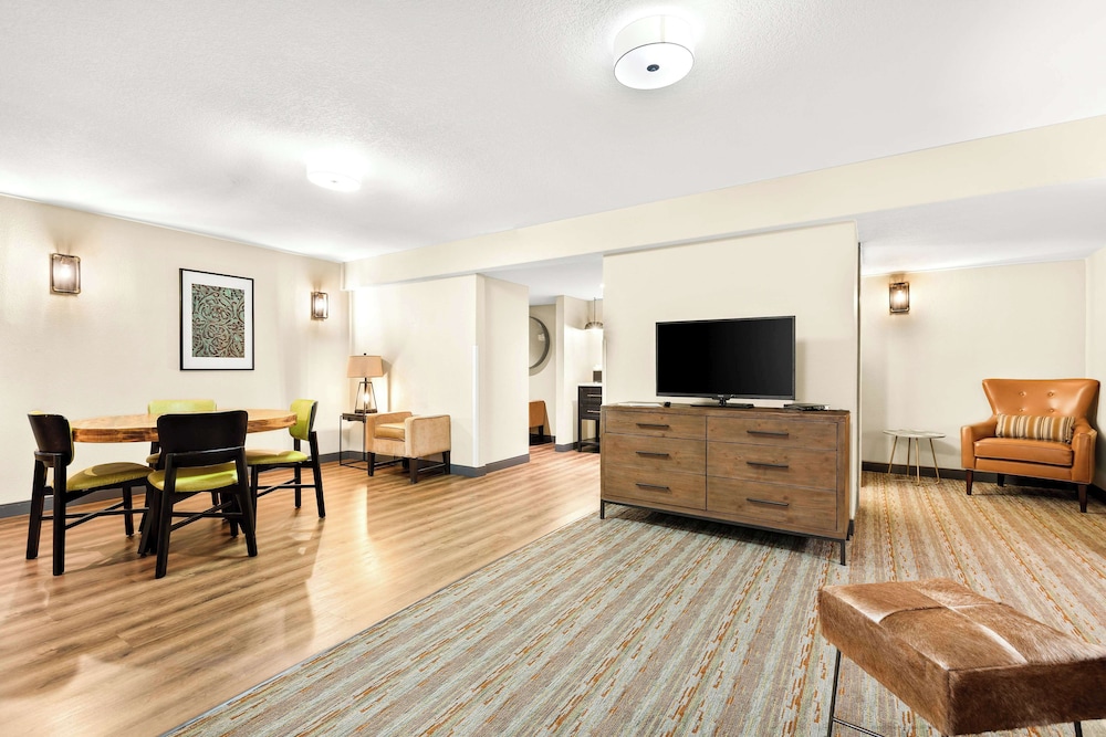 Suite, 1 King Bed, Non Smoking, Balcony (with Sofabed) - Photo 3