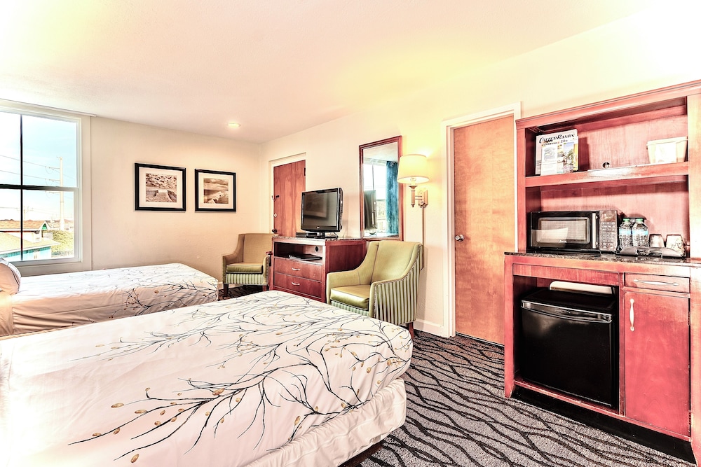Standard Room, 2 Double Beds - Photo 1