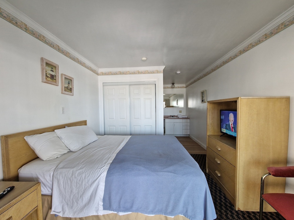 Standard Single Room, 1 Queen Bed