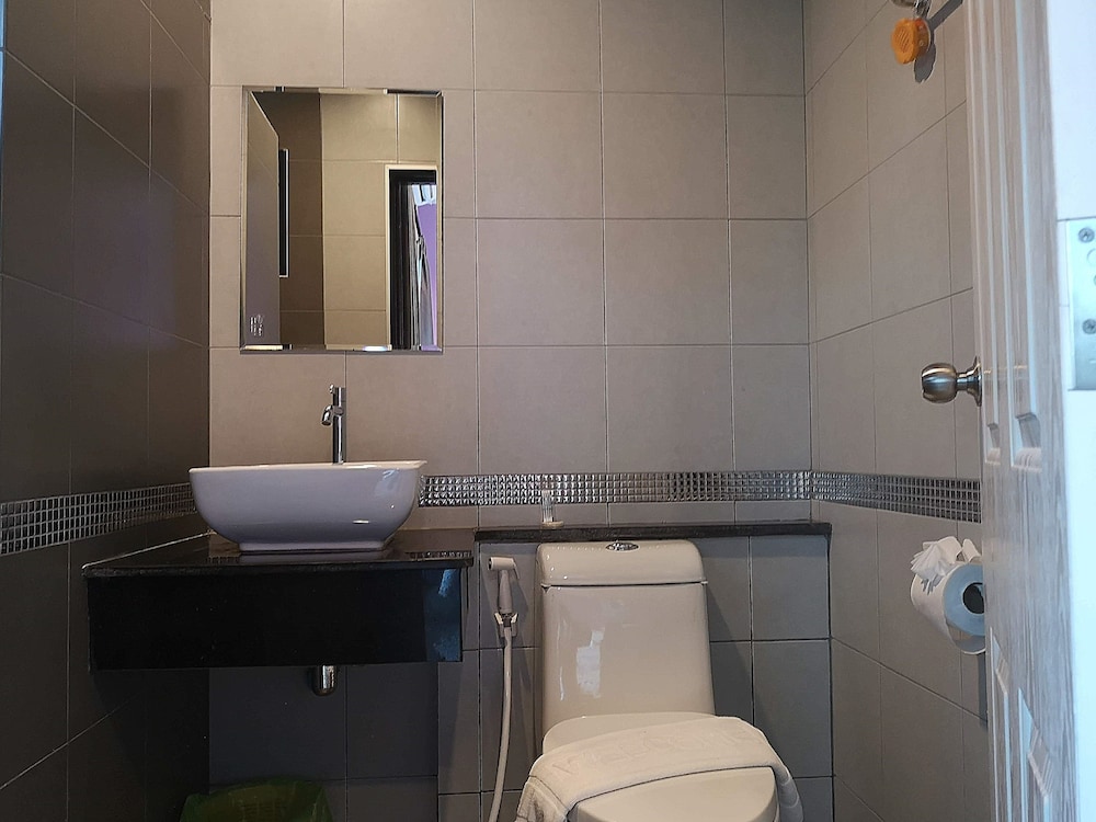 Standard Double Room, City View - Photo 9