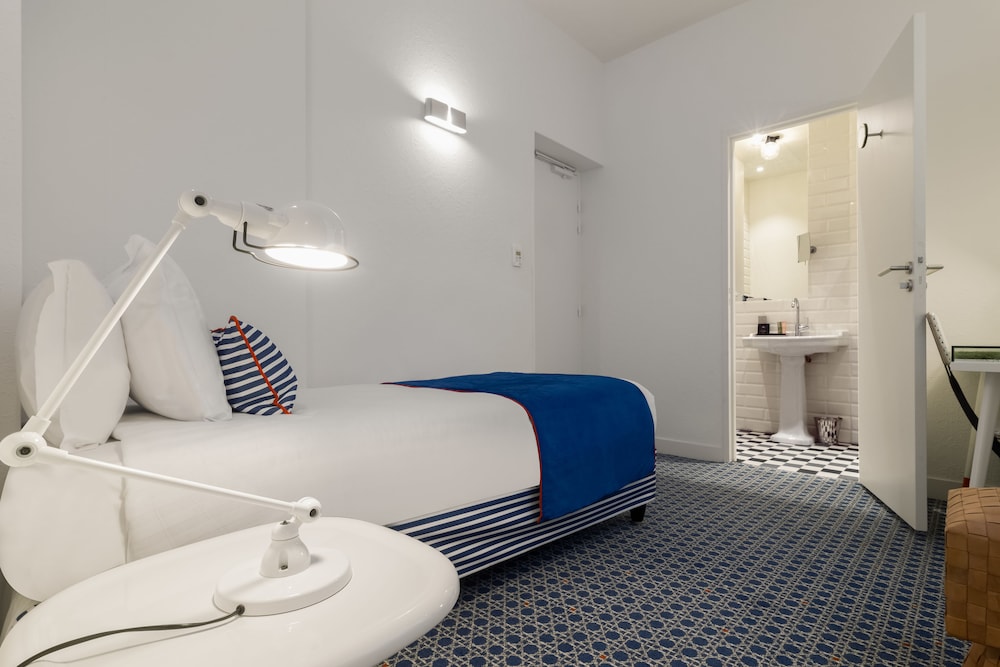 Triple Room, includes soft minibar, courtesy tray, digital press photo 3
