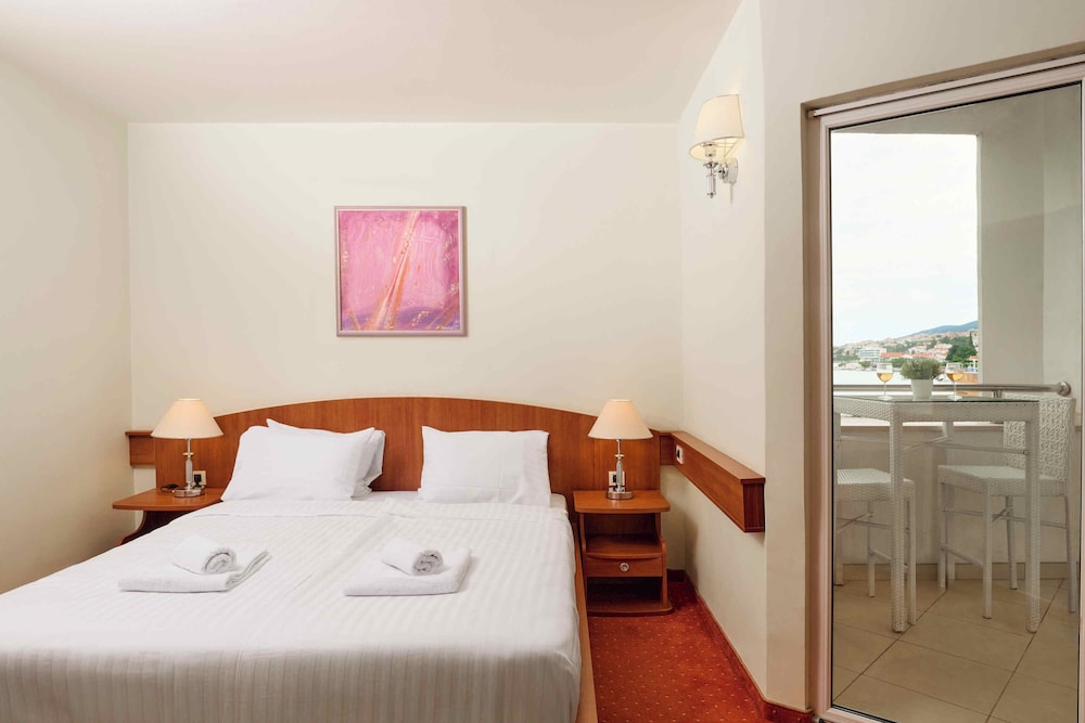 Suite with Sea View and Balcony - Photo 1