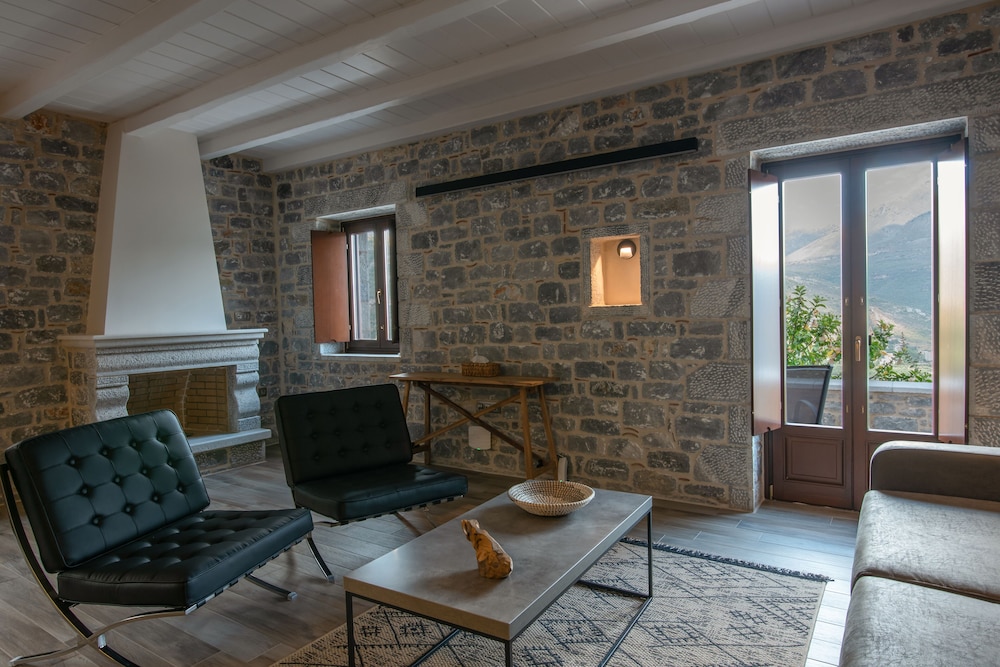 Manifest Guesthouse - Residence with Fireplace