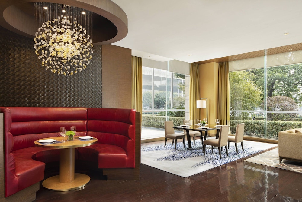 Executive Room, 1 King Bed - Photo 8