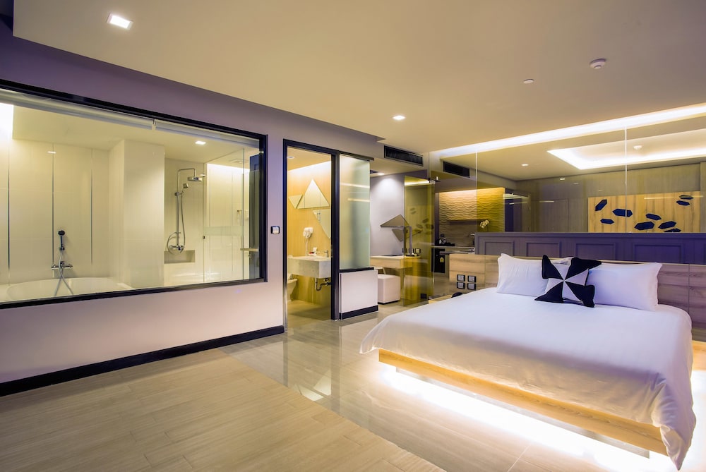 room photo