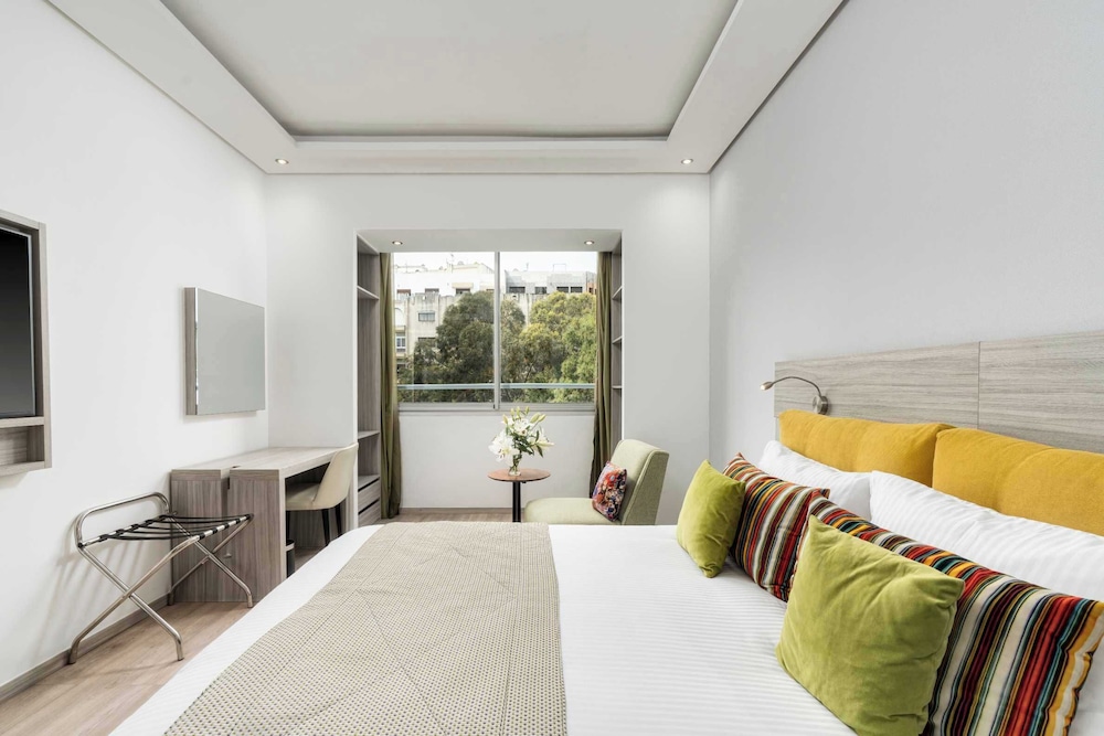 Room, Pool View (Legend) - Photo 3