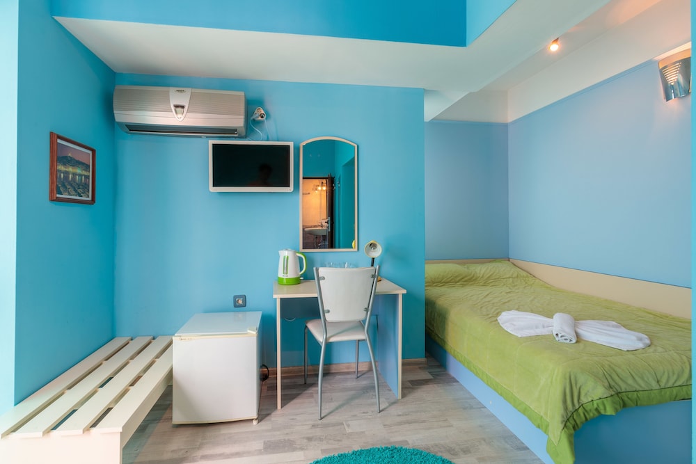Economy Double Room, 1 Queen Bed photo 2