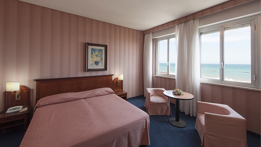 Standard Double or Twin Room, Sea View - Photo 15