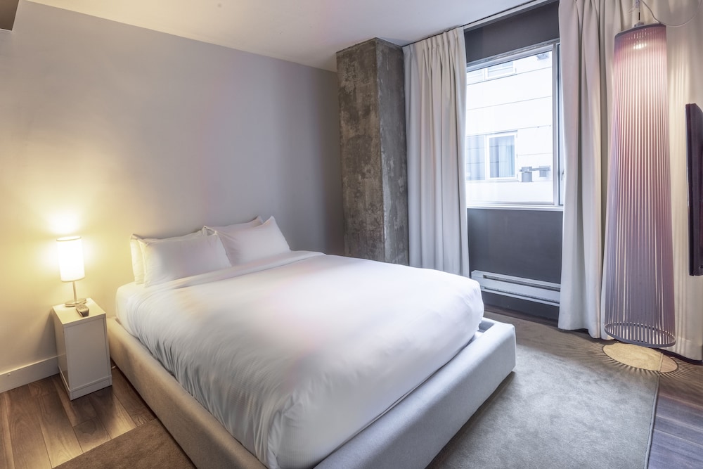 Suite, 1 Queen Bed with Sofabed (Living) - Photo 6