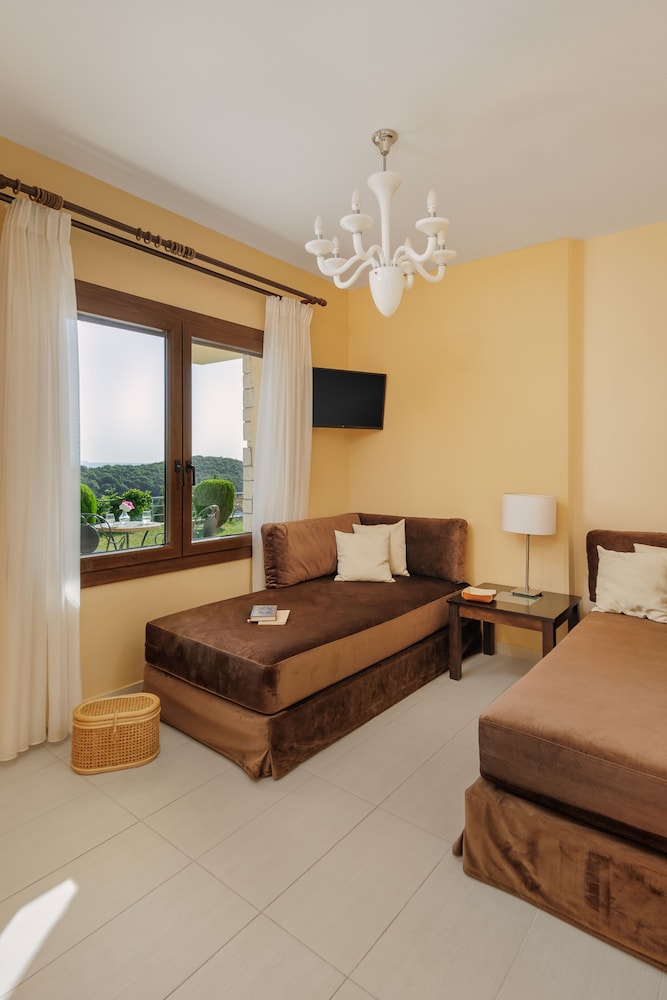 One Bedroom Suite with Patio and Sea View - Photo 5