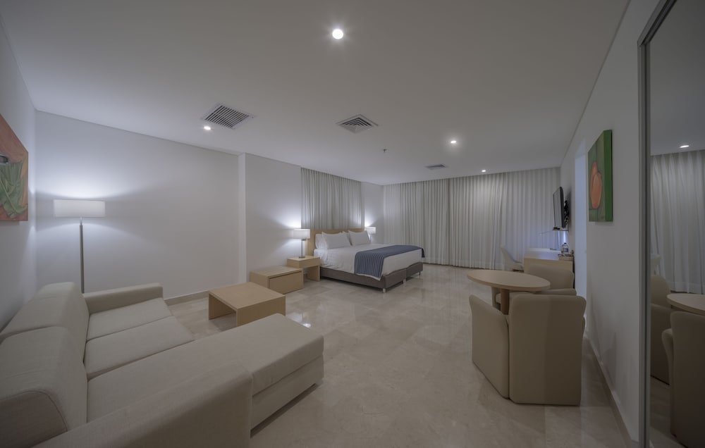 Suite - Photo 8