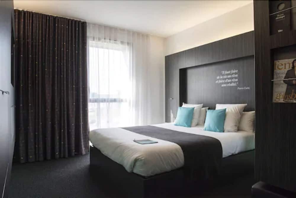 Superior Room, 1 Queen Bed, City View - Photo 2