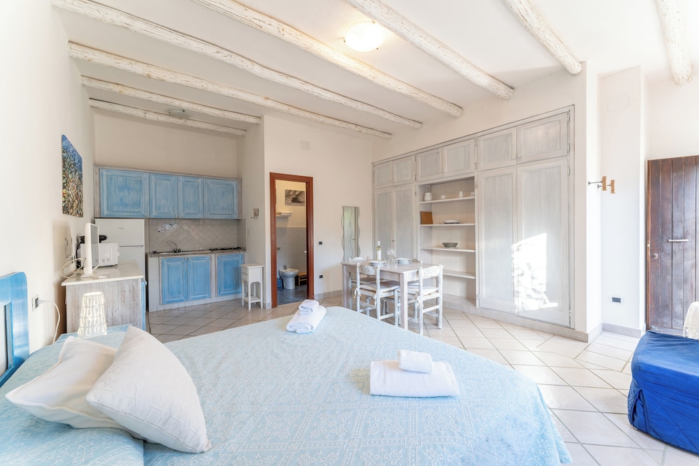 Apartment, Multiple Bedrooms, Patio photo 2