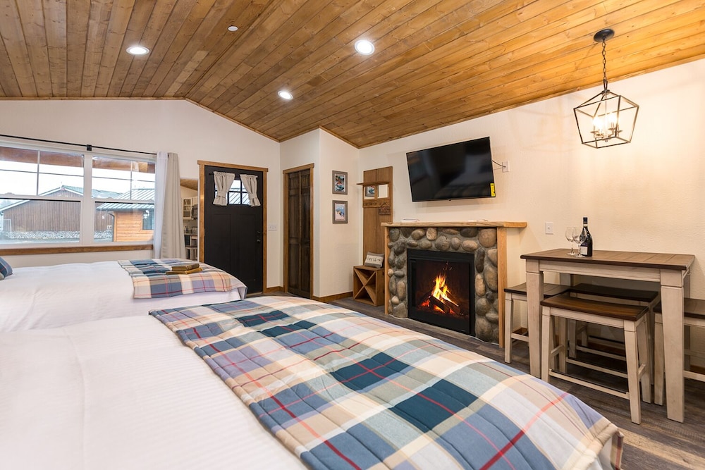 #4 Explorers Inn