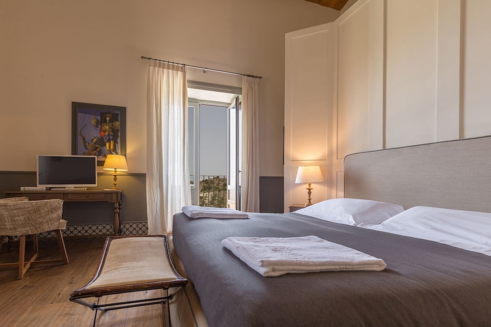 Deluxe Double Room, Garden View