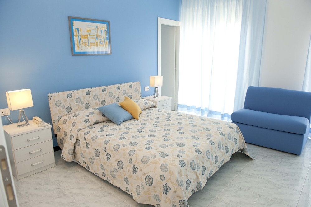 Comfort Suite photo 2