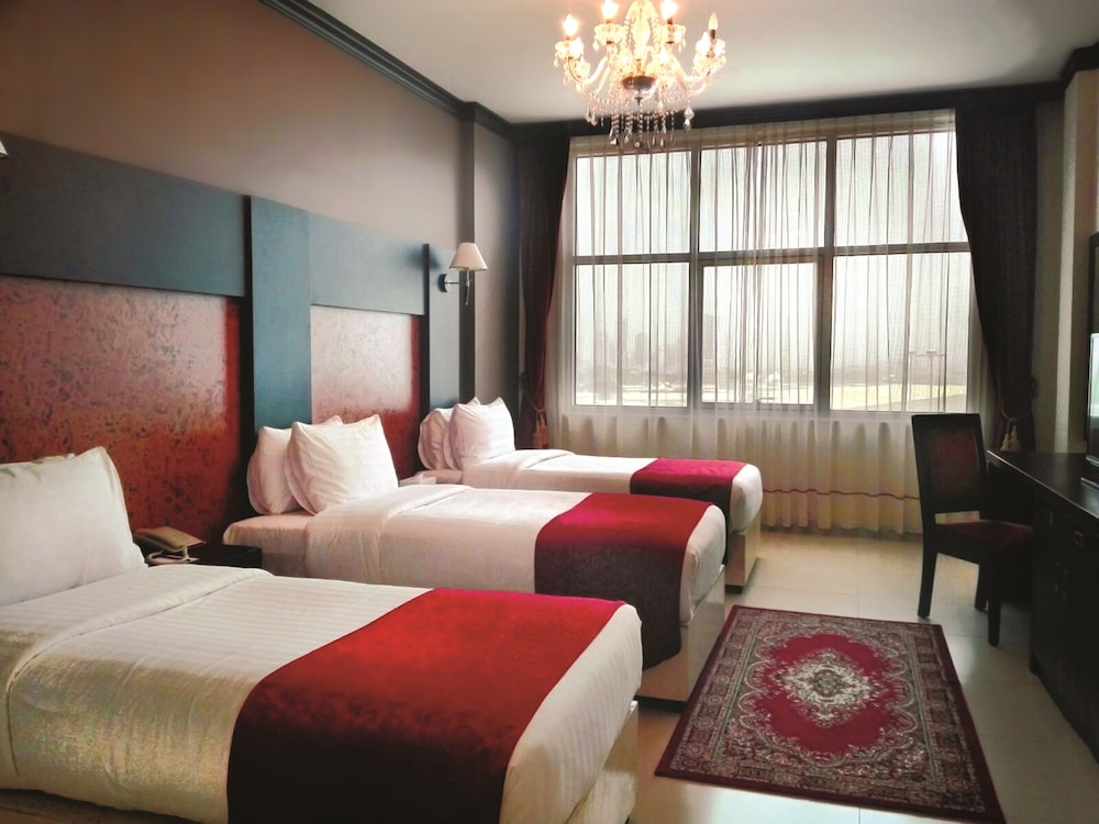 Executive Suite, 3 Twin Beds photo 1