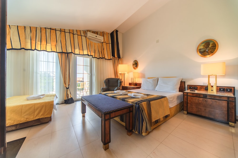 Standard Triple Room, Sea View