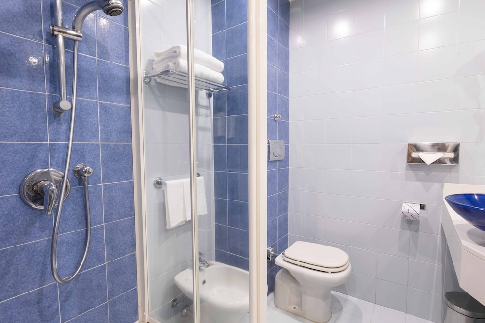 Classic Double or Twin Room - Photo 7