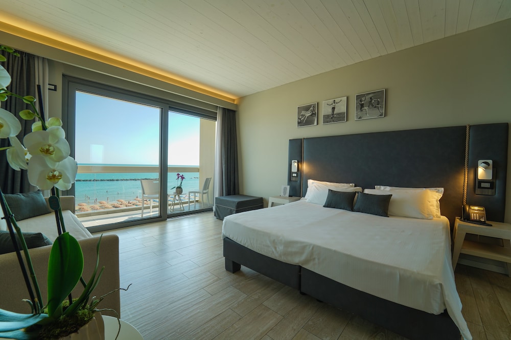 Deluxe Quadruple Room, Sea View photo 3