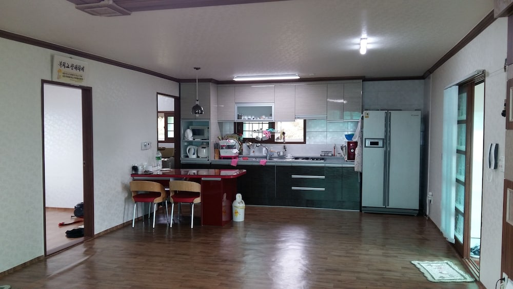 Room (Maru) photo 2