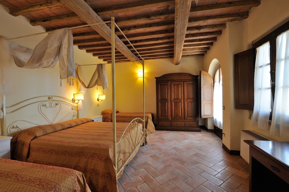 Superior Quadruple Room photo 2