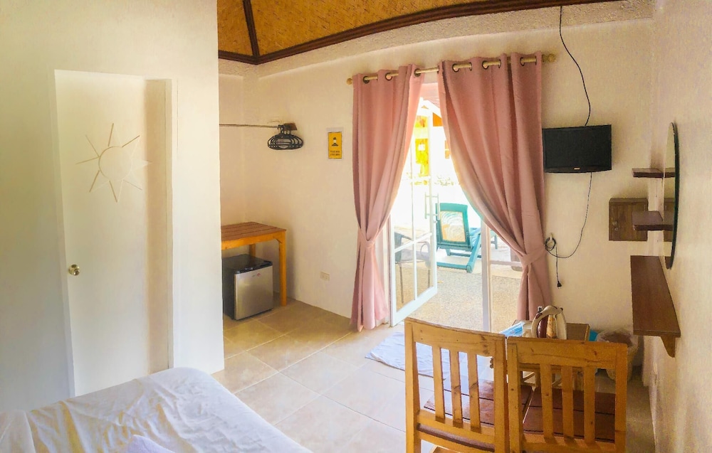 Semi-Deluxe Room photo 3