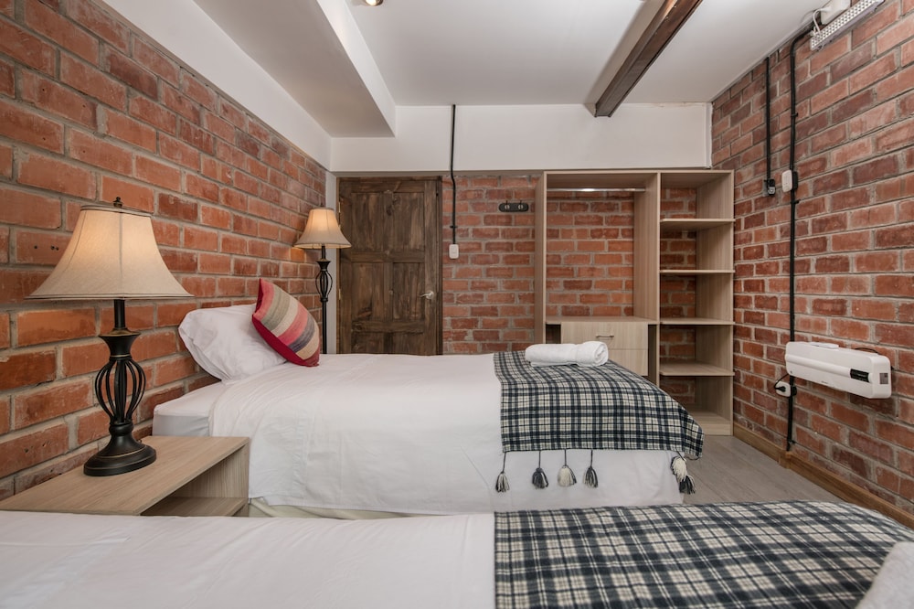 Basic Room, 1 Queen Bed